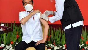 Presiden Joko Widodo Menjadi Orang Pertama Di Suntik Vaksin Covid-19 Produksi Sinovac